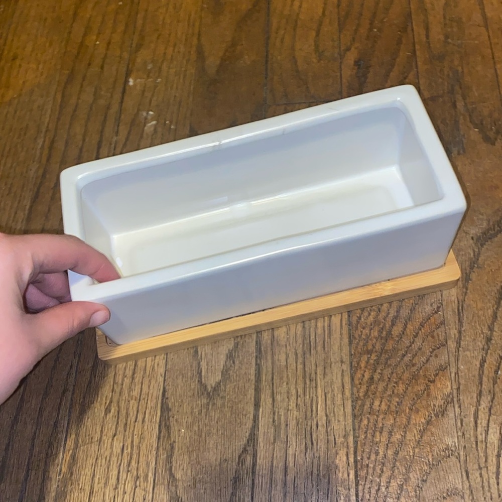 White ceramic rectangular pot holder